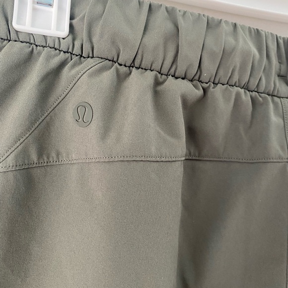 LULULEMON Stroll at Sundown Shorts - Picture 4 of 6